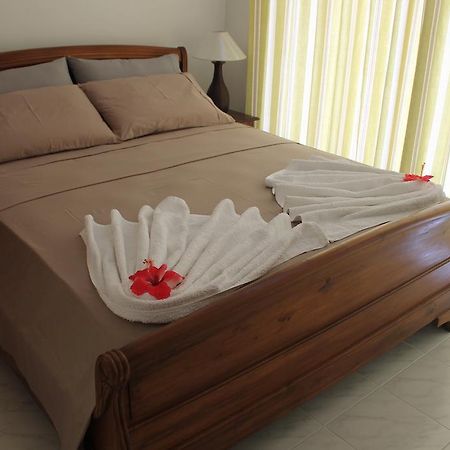 Central Self Catering Apartments Felicite Island Zimmer foto