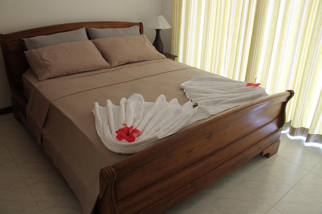 Central Self Catering Apartments Felicite Island Zimmer foto